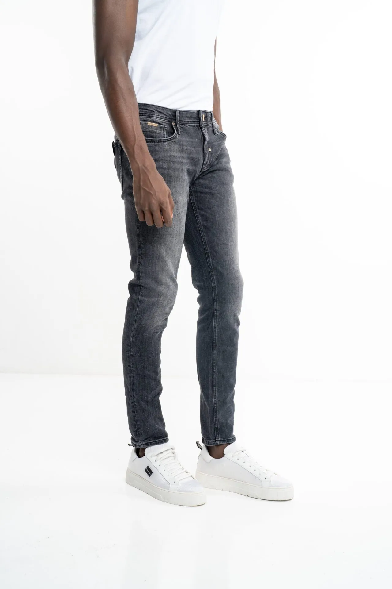 AM Jeans Ozzy Tapered Fit In Powe MMDT00241-FA750433-9000-1-W01680