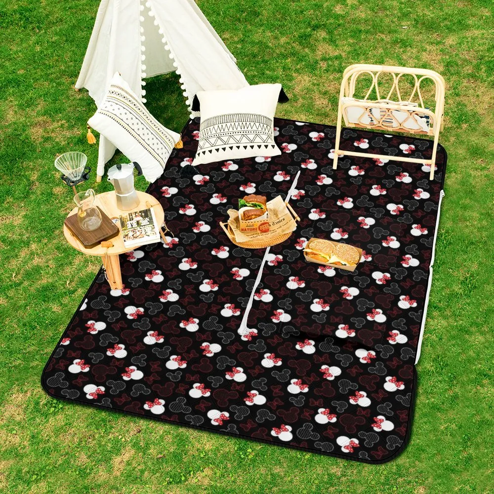 Mickey And Minnie Dots Zipper Picnic Mat