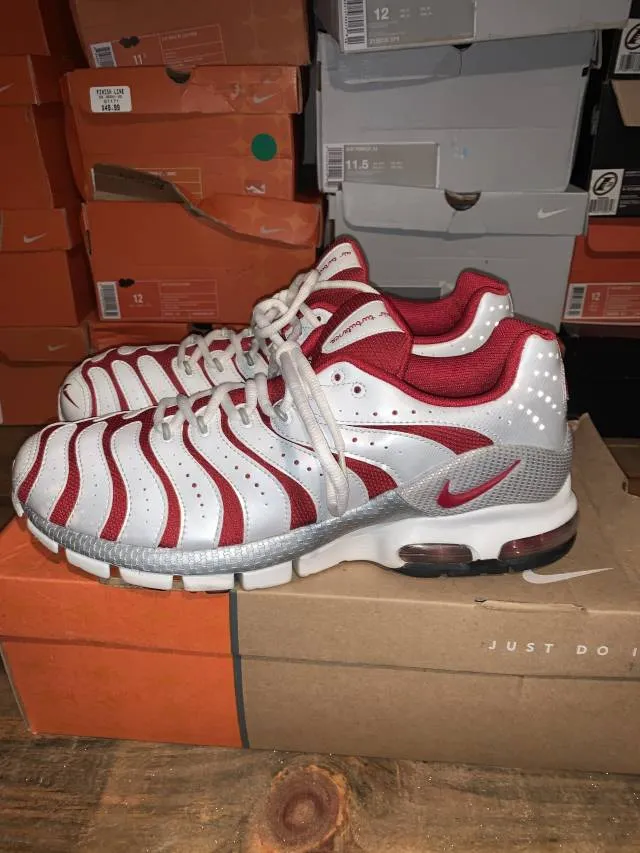 Nike air max turbulence size 12 white red grey