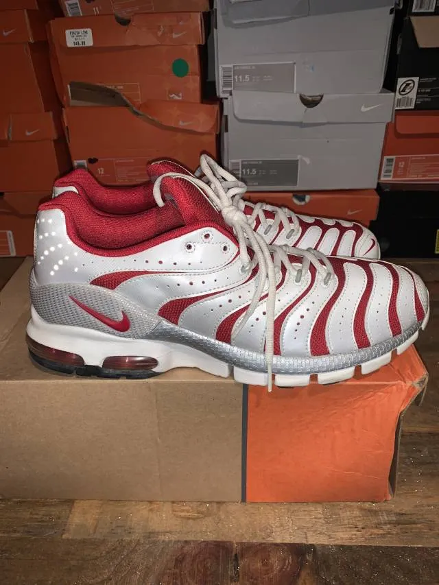 Nike air max turbulence size 12 white red grey