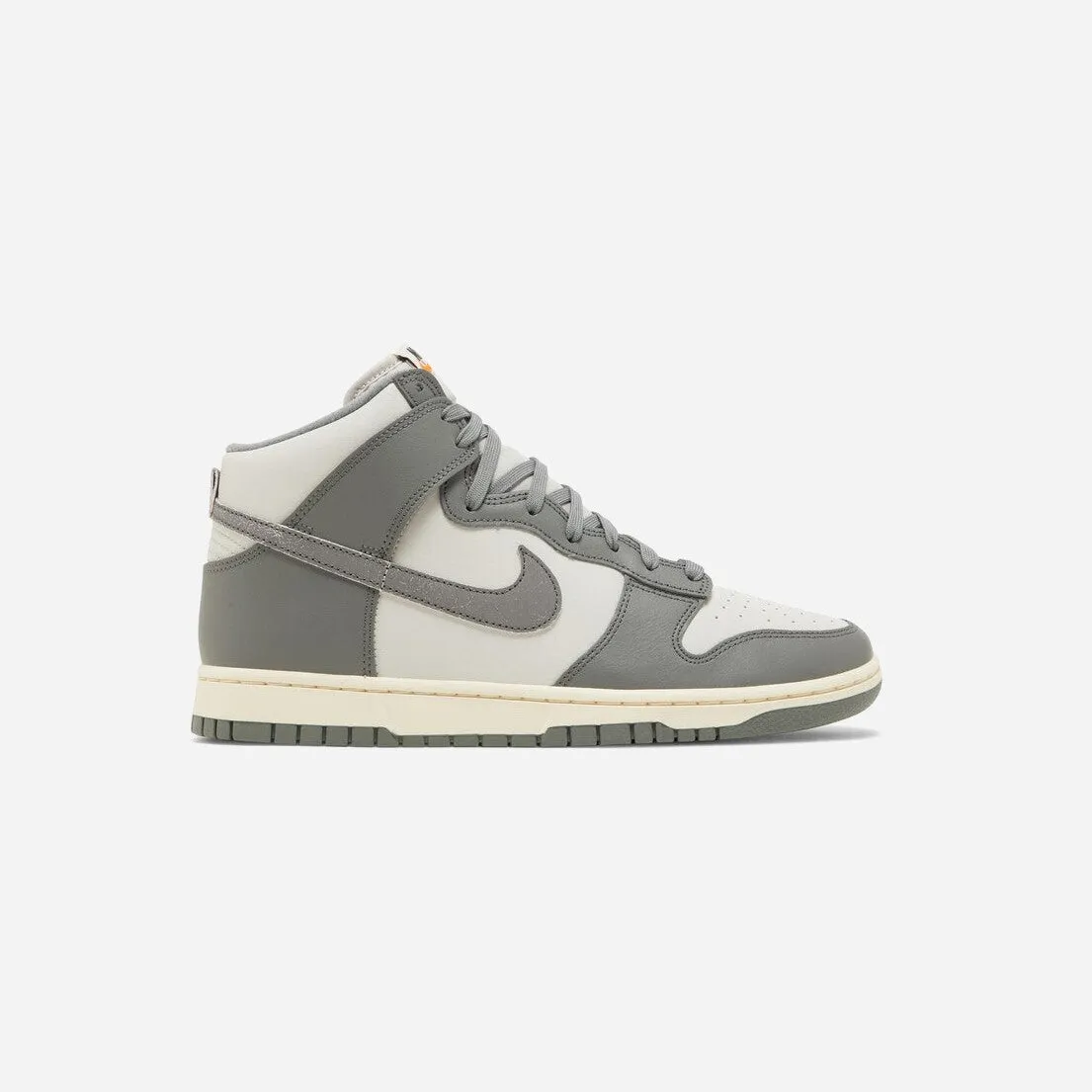 NIKE  NIKE DUNK HIGH VINTAGE LIGHT BONE GREY