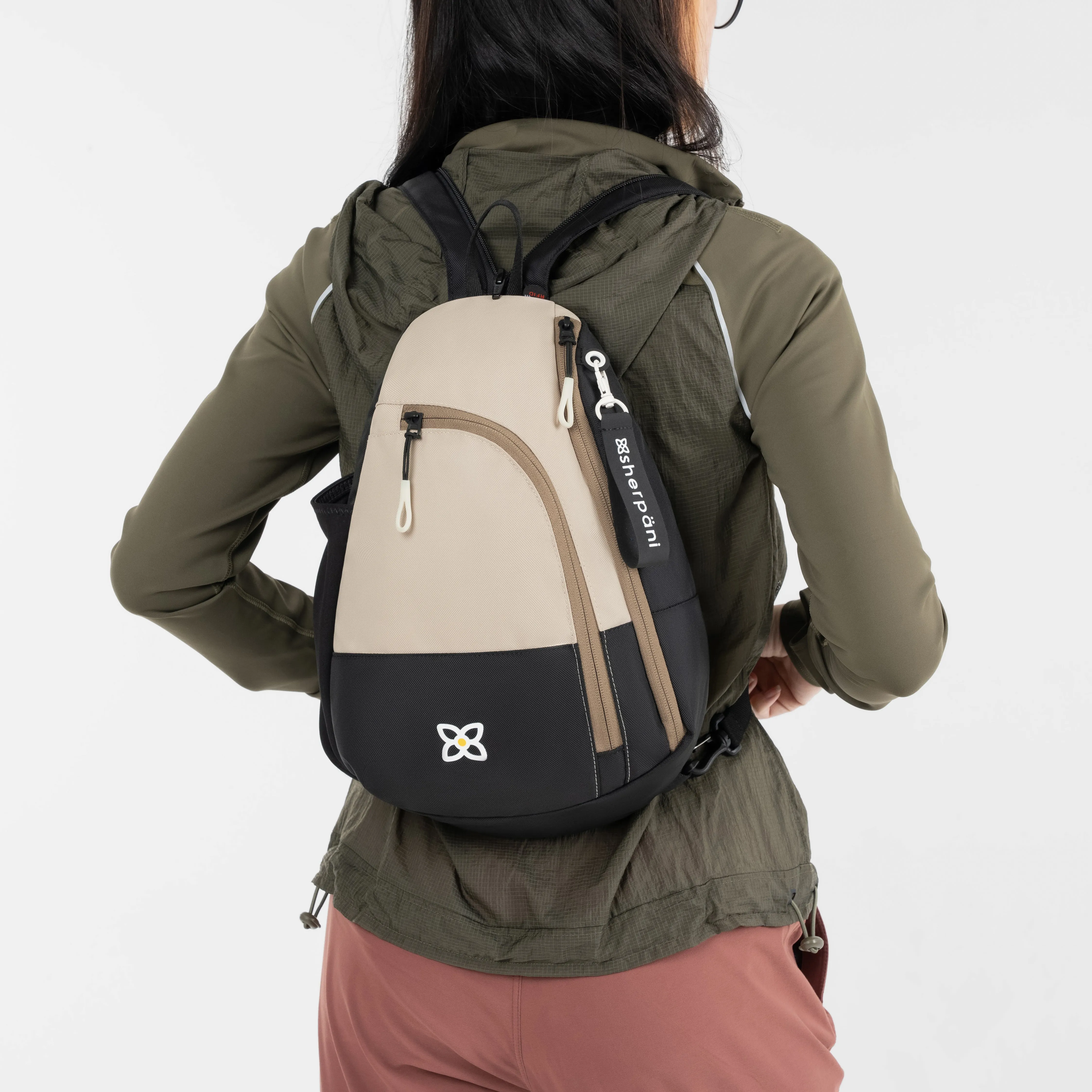 Sherpani Wayfarer Convertible Sling/Backpack con leche